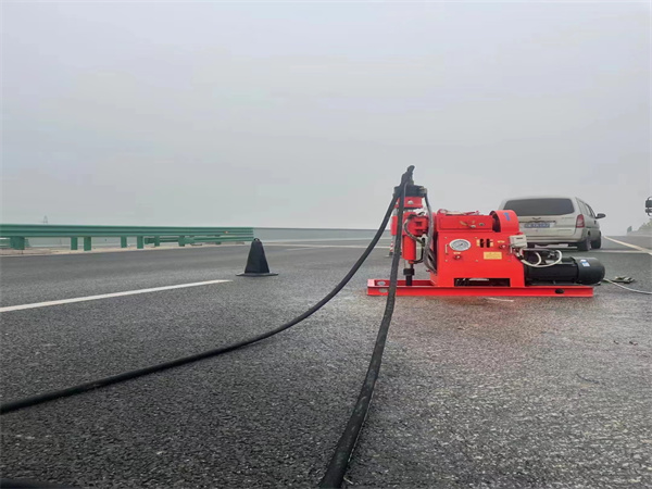 周矶管理区马路路基路面开裂下沉注浆加固灌浆